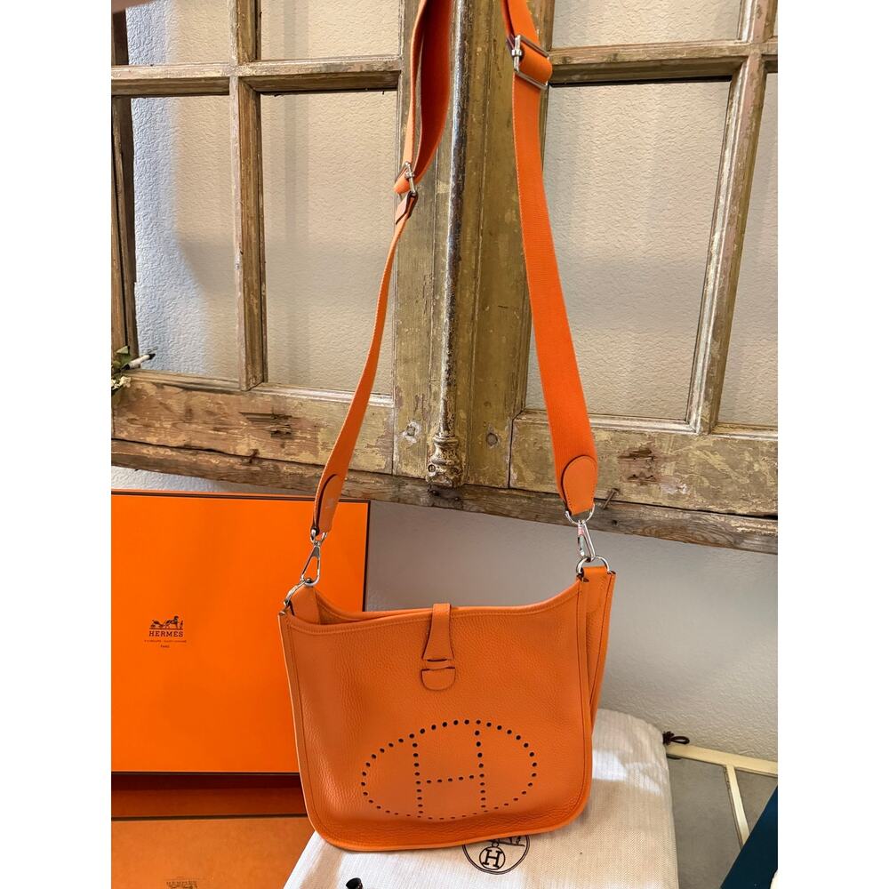HERMES Orange Evelyne III 29 PM Crossbody Bag Purse Perforated H PHW Excellent - Picture 2 of 14